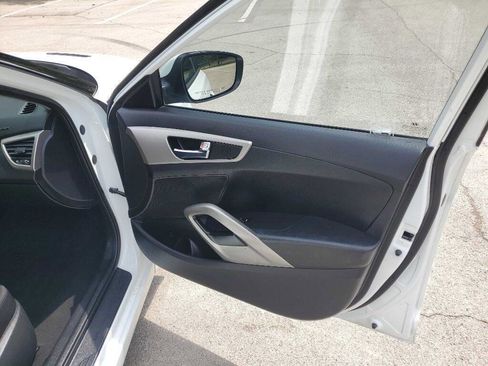 Used 2015 Hyundai Veloster image 23