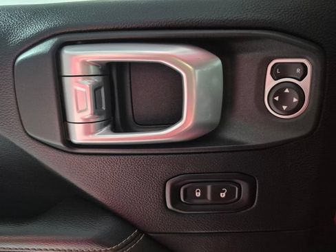 Used 2019 Jeep Wrangler Unlimited Sahara w/ Quick Order Package 24M Moab AWD/4WD image 16