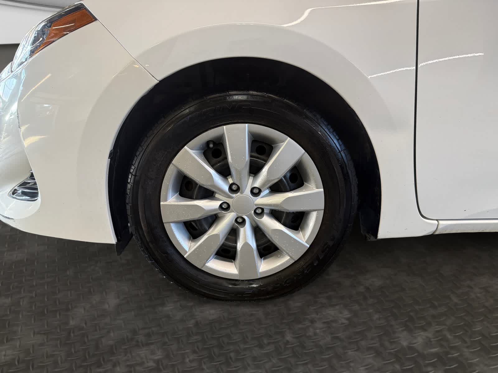 Used 2017 Toyota Corolla LE w/ Carpet Mat Package (TMS) FWD image 9