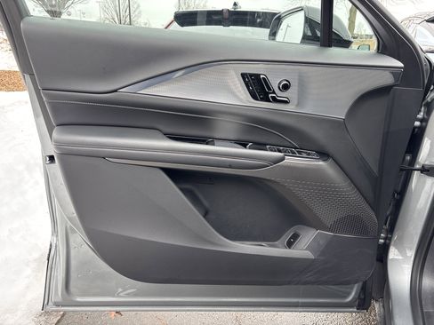 Used 2024 Cadillac Lyriq Tech image 22