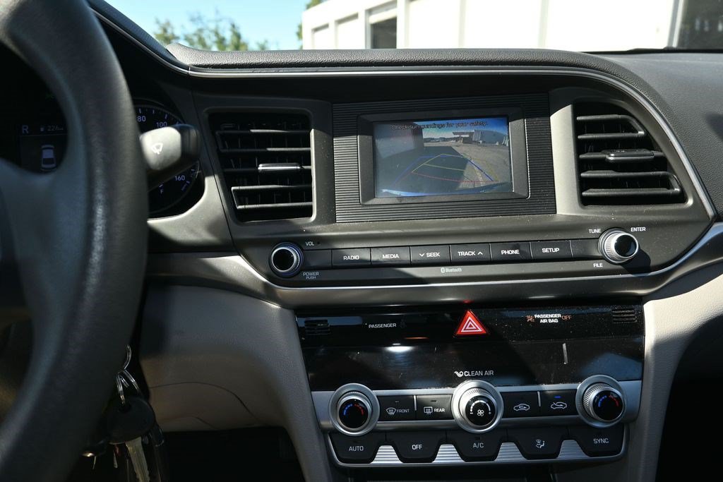 Used 2020 Hyundai Elantra SE FWD image 34