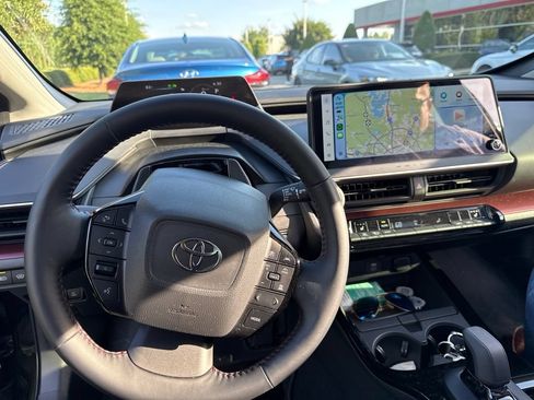 Used 2026 Toyota Prius Plug-In Hybrid FWD image 10