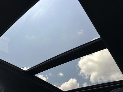 Used 2025 Honda Pilot TrailSport image 15