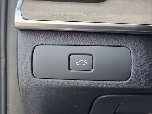 Certified 2026 Volvo XC90 B6 Plus w/ Protection Package Premier AWD/4WD image 19