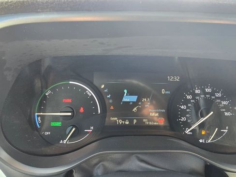 Used 2025 Toyota Sienna LE image 18