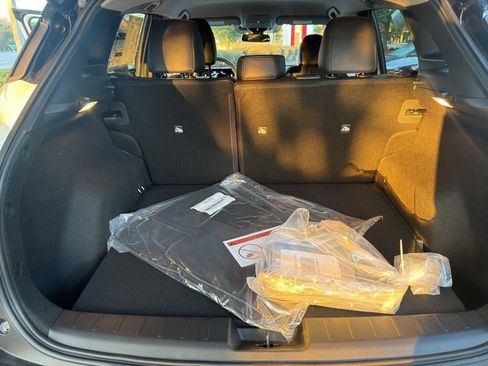 New 2026 Nissan Kicks SR image 32