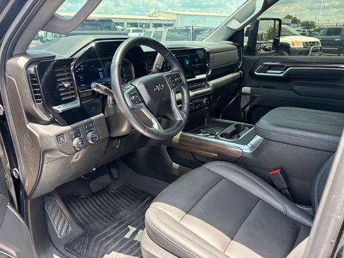 Used 2025 Chevrolet Silverado 2500 LT w/ Trail Boss Package AWD/4WD image 8