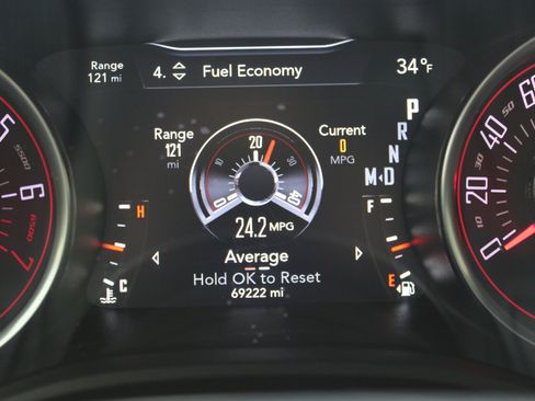 Used 2019 Dodge Challenger SXT image 20