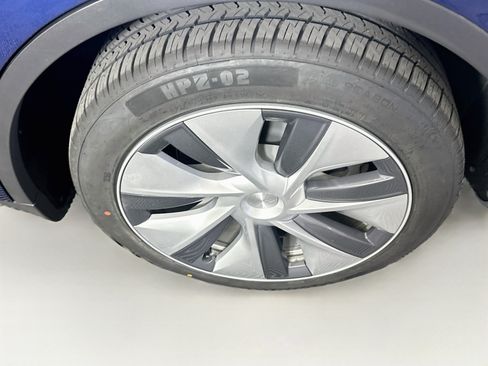 Used 2023 Tesla Model Y Long Range AWD/4WD image 11