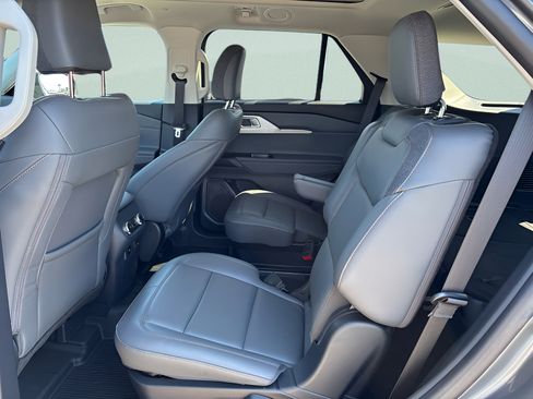 Used 2026 Ford Explorer Active w/ Active Comfort Package AWD/4WD image 5