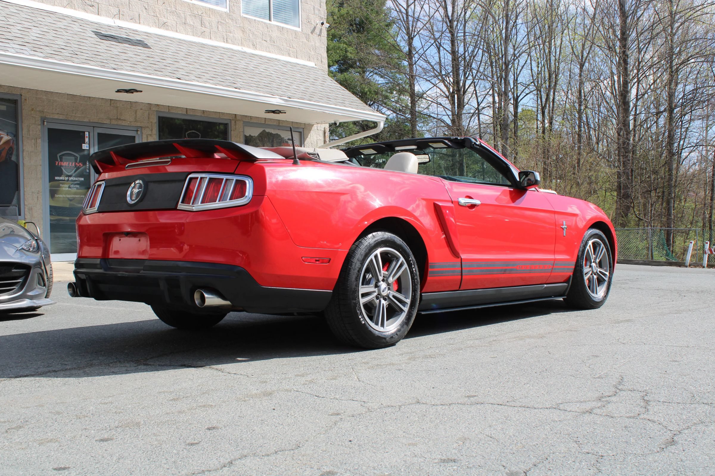 Used 2010 Ford Mustang Convertible RWD image 29