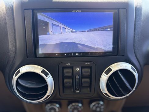 Used 2014 Jeep Wrangler Unlimited Sahara w/ Connectivity Group AWD/4WD image 19