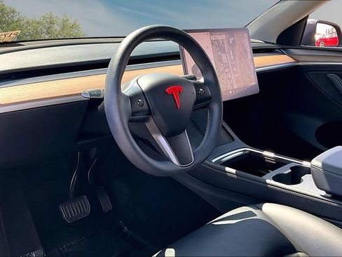Used 2023 Tesla Model Y 2WD image 15