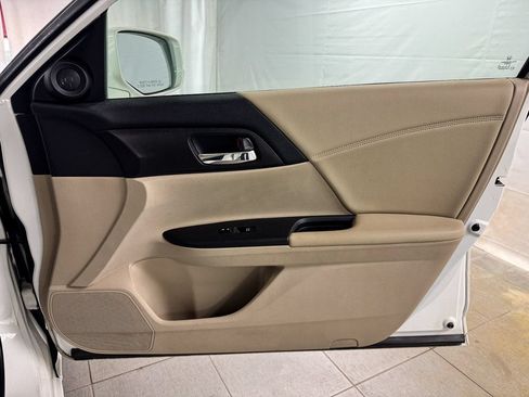 Used 2015 Honda Accord EX image 18