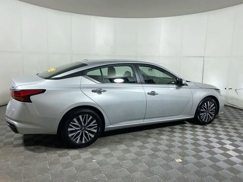 Used 2023 Nissan Altima 2.5 SV image 14