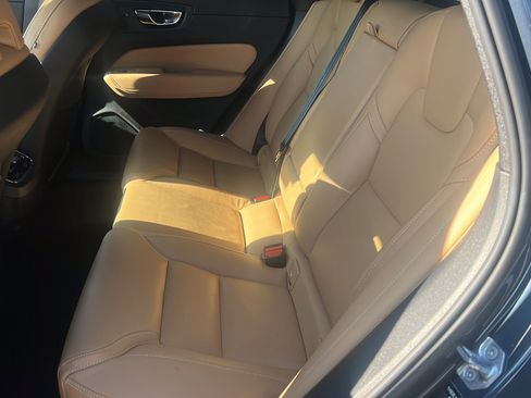 Used 2022 Volvo XC60 B6 Inscription AWD/4WD image 17