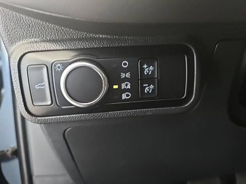 Used 2025 Ford Explorer Active AWD/4WD image 15