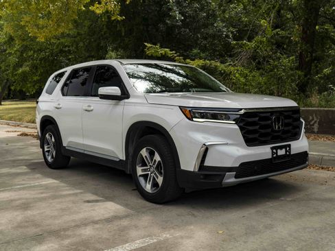 Used 2024 Honda Pilot EX-L image 2