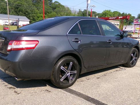 Used 2010 Toyota Camry XLE FWD image 4