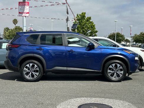 Certified 2023 Nissan Rogue SV FWD image 3