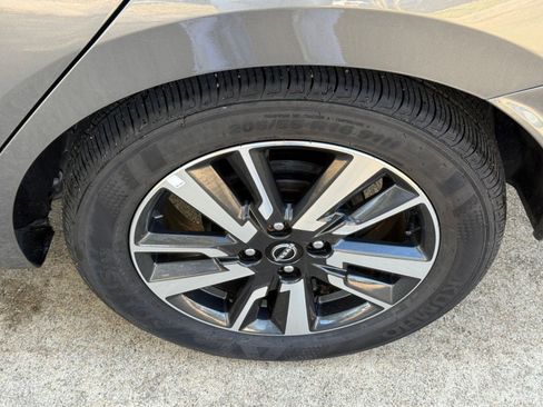 Used 2025 Nissan Versa SV image 30