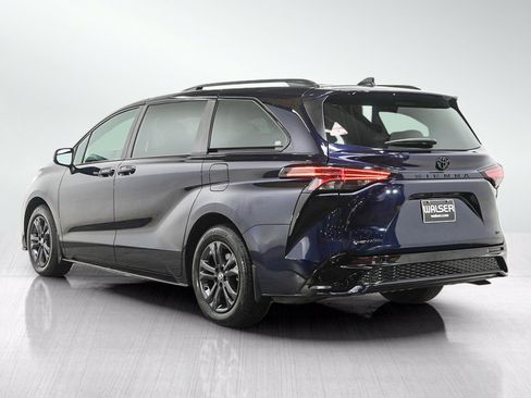 Used 2026 Toyota Sienna AWD image 3