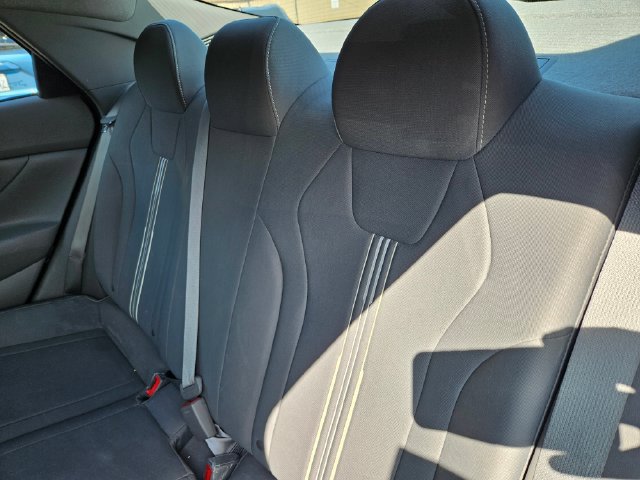Used 2022 Hyundai Elantra SEL FWD image 4