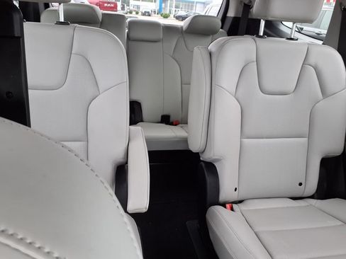 Used 2025 Kia Telluride S FWD image 29