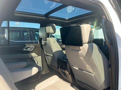 Used 2024 Chevrolet Tahoe Z71 w/ Luxury Package image 4