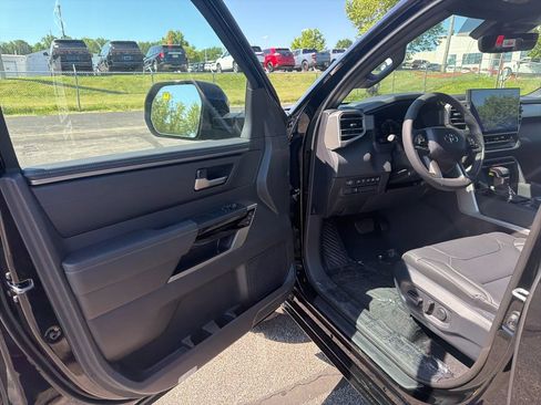 Used 2026 Toyota Tundra Limited AWD/4WD image 12