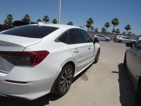 Used 2023 Honda Civic EX image 3