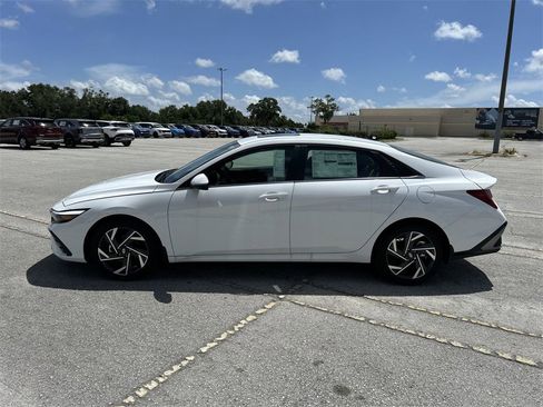 New 2025 Hyundai Elantra Limited image 13