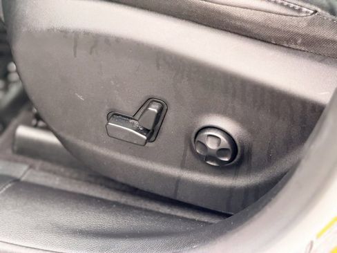 Used 2019 Jeep Cherokee Trailhawk w/ Cold Weather Group image 7