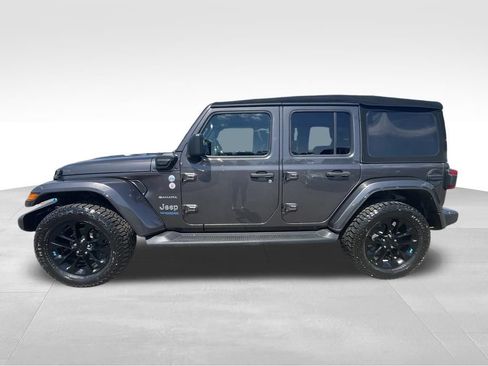Used 2022 Jeep Wrangler Unlimited Sahara w/ Cold Weather Group AWD/4WD image 17