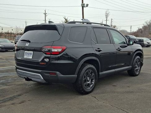 Certified 2025 Honda Pilot TrailSport image 6