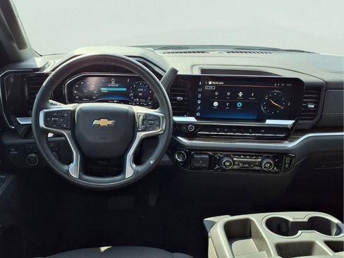 Used 2025 Chevrolet Silverado 2500 LT w/ Convenience Package AWD/4WD image 4