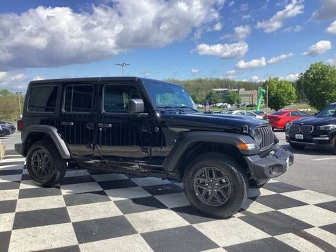 Used 2025 Jeep Wrangler Unlimited Sport AWD/4WD image 4