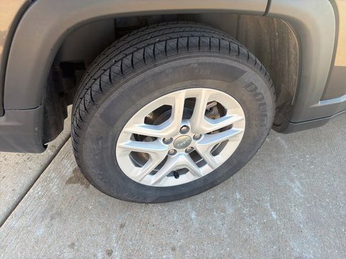 Used 2021 Jeep Compass Sport w/ Cold Weather Group image 31