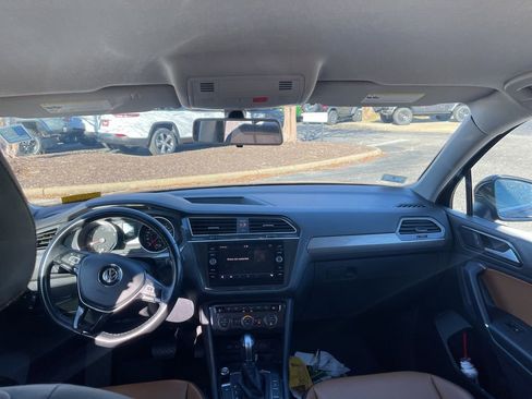 Used 2018 Volkswagen Tiguan SE image 16