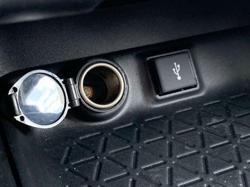 Used 2022 Toyota RAV4 LE image 27