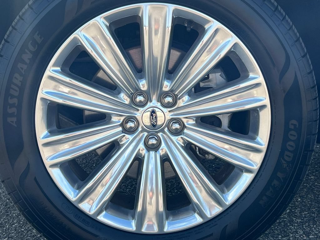 Used 2021 Ford Explorer Limited w/ Equipment Group 301A AWD/4WD image 11