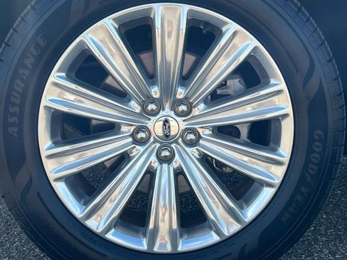 Used 2021 Ford Explorer Limited w/ Equipment Group 301A AWD/4WD image 11