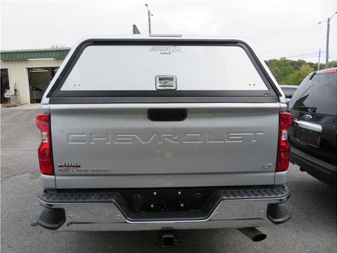 Used 2021 Chevrolet Silverado 2500 LT w/ Convenience Package image 16