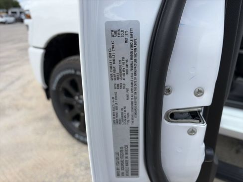 New 2026 RAM 2500 Laramie AWD/4WD image 36