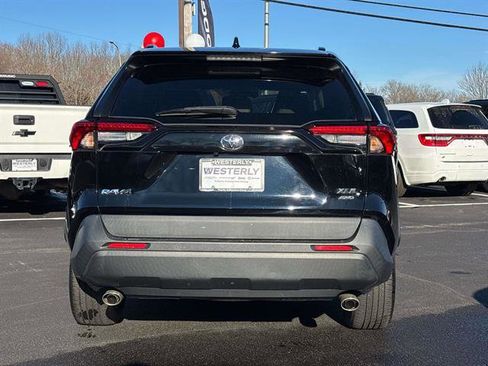 Used 2020 Toyota RAV4 XLE Premium image 2