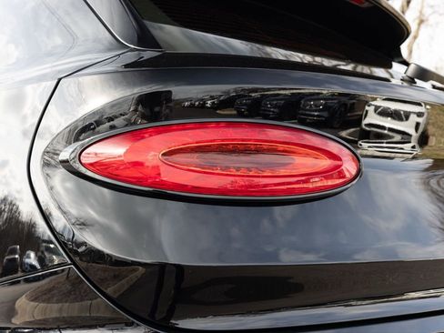 Used 2025 Bentley Bentayga V8 image 67