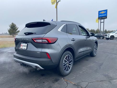 New 2026 Ford Escape SE w/ Class II Trailer Tow Package FWD image 8