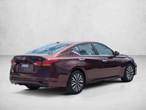 Used 2024 Nissan Altima 2.5 SV image 5