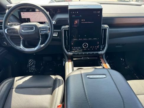 Used 2025 GMC Yukon XL Denali AWD/4WD image 13
