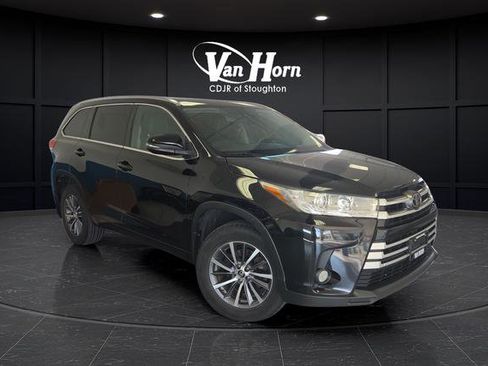 Used 2017 Toyota Highlander XLE AWD/4WD image 1